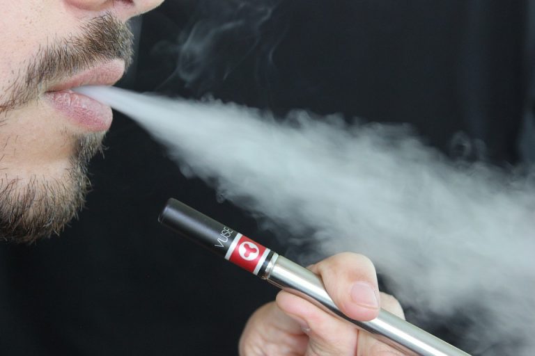 Quit Smoking in an Easy Way with Vaping Quit Smoking in an Easy Way with Vaping